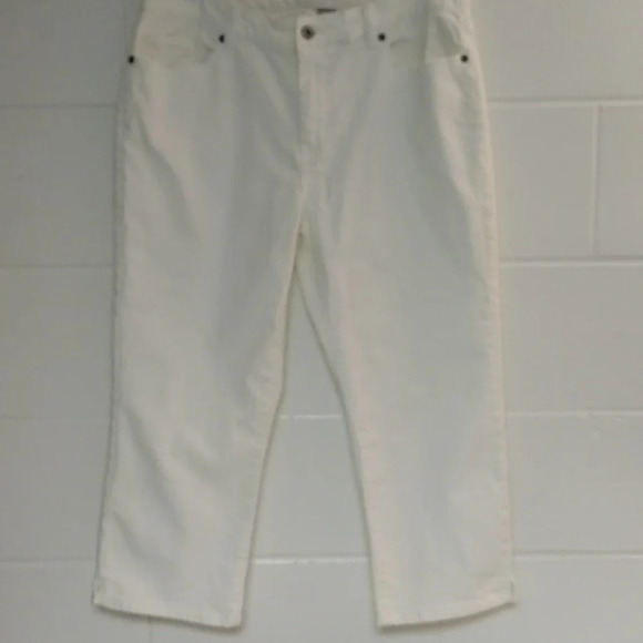 CHICO'S PLATINUM, CROPPED, 5 POCKET STRETCH JEANS - Picture 1 of 7
